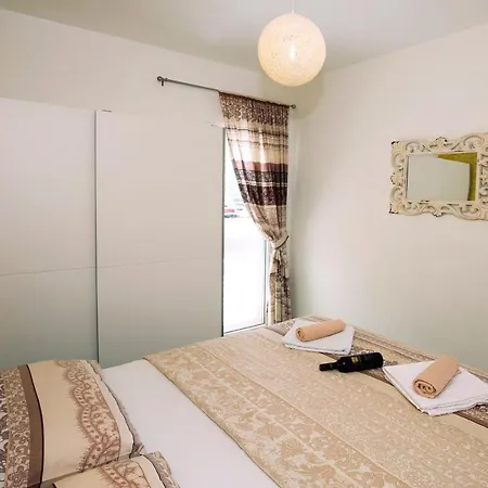 Mendula Apartment *